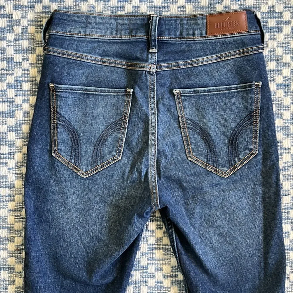 Hollister Women’s 24x30 Highrise Super Skinny Stretch Dark Washed Blue Jeans